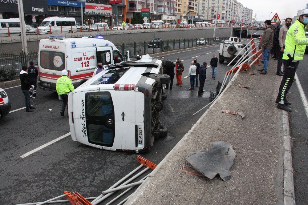 Diyarbakır’da Yolcu Minibüsü Alt Geçide Uçtu: 1’i Ağır 7 Yaralı