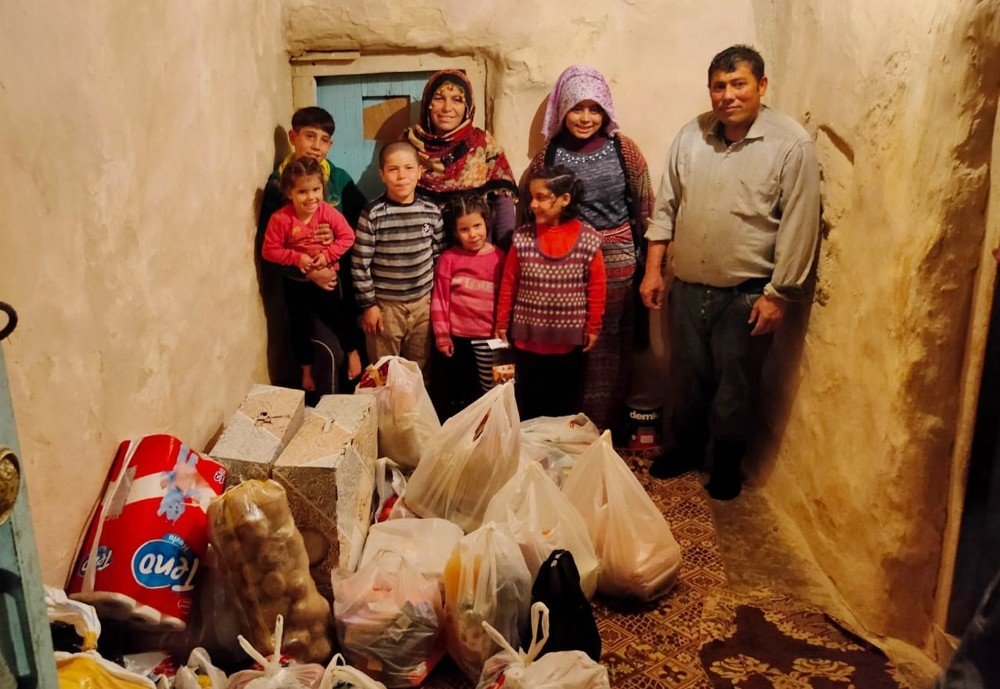 Silvan’da Jandarma Yardıma Muhtaç Aileye Sahip Çıktı