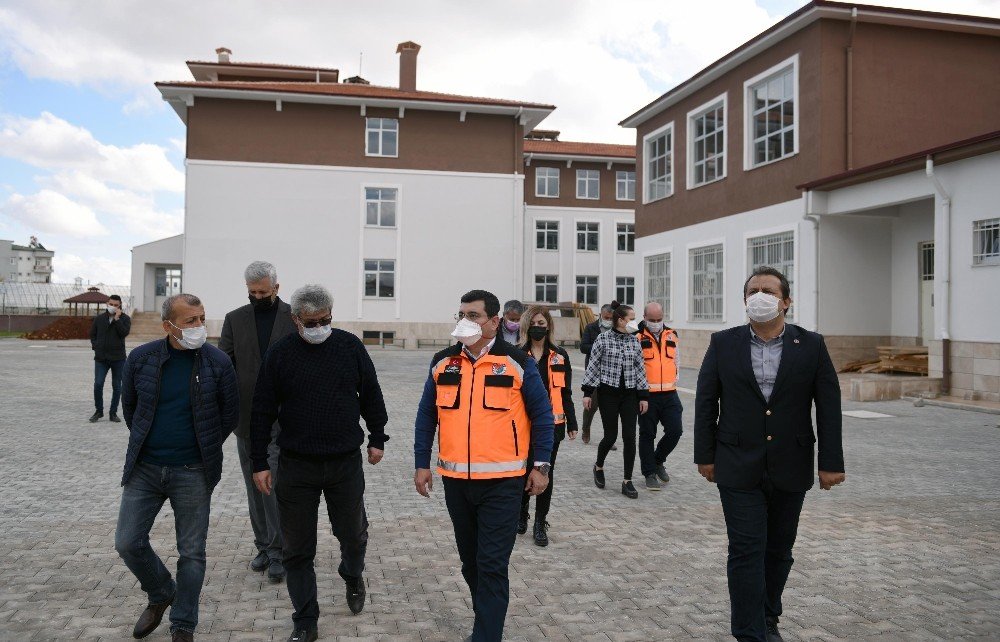 Başkan Tütüncü: " Kepez Eğitimde Altın Yıllarını Yaşıyor"
