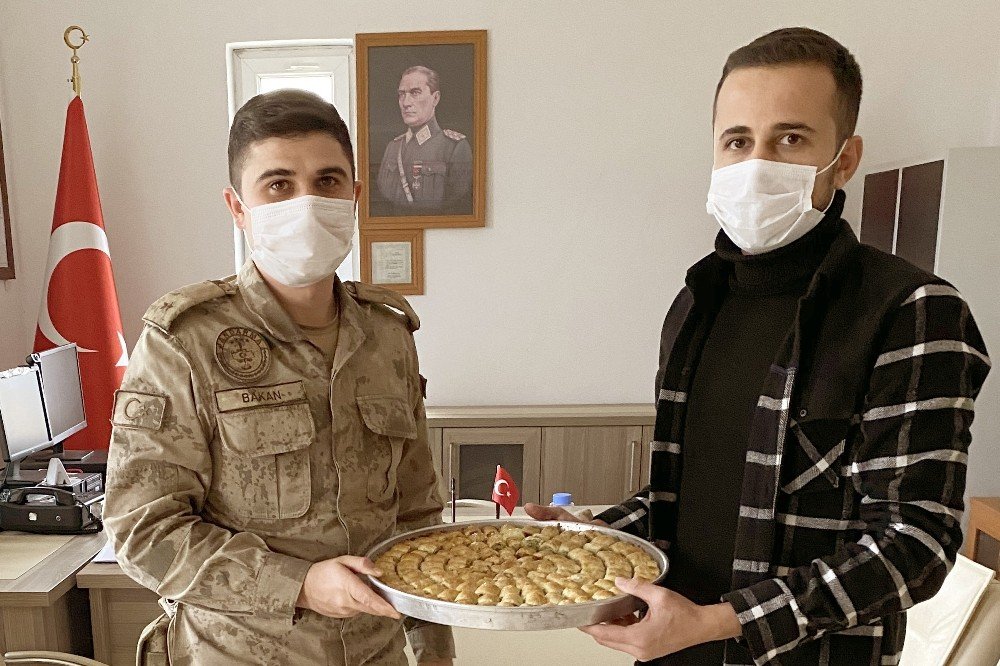 Salgın Sürecinde Kesintisiz Görev Yapan Kurumlara Baklava İkramı