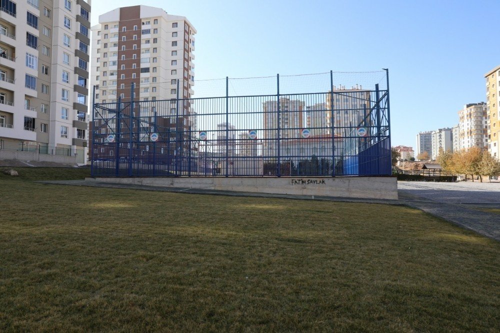 Melikgazi’den Gençlere Yeni Spor Tesisleri Atağı