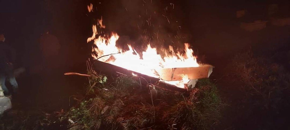 Koronadan Hayatını Kaybetti, Defnedildikten Sonra Tabutu Yakıldı