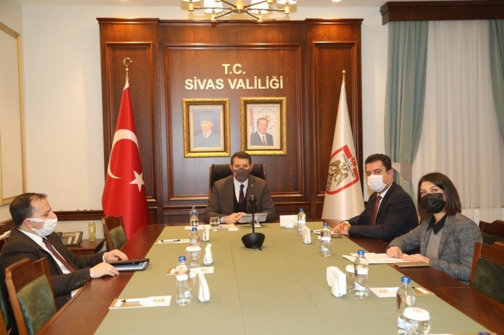 Vali Ayhan, Müdürlerin Taleplerini Dinledi