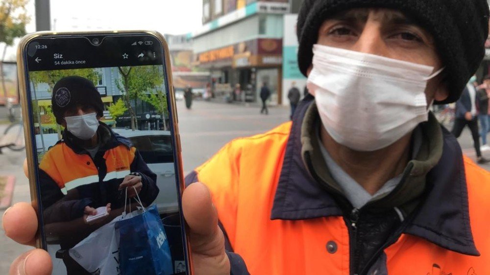 Temizlik Personelinden Alkışlanacak Hareket: Yerde Bulduğu 5 Bin Lirayı Sahibine Teslim Etti