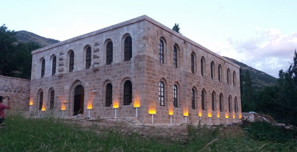 Kayme Sarayı’nın İçki Kutusu Tasarımlarında Kullanılmasına Tepki