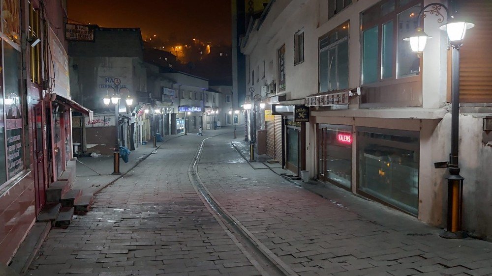 Bitlis’te Kısıtlama İle Birlikte Sokaklar Boş Kaldı