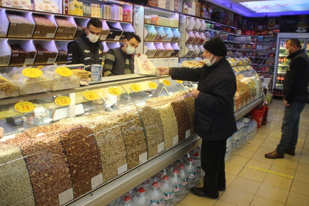 Kayserililer Yılbaşında Kuruyemişi Zamsız Yiyecek