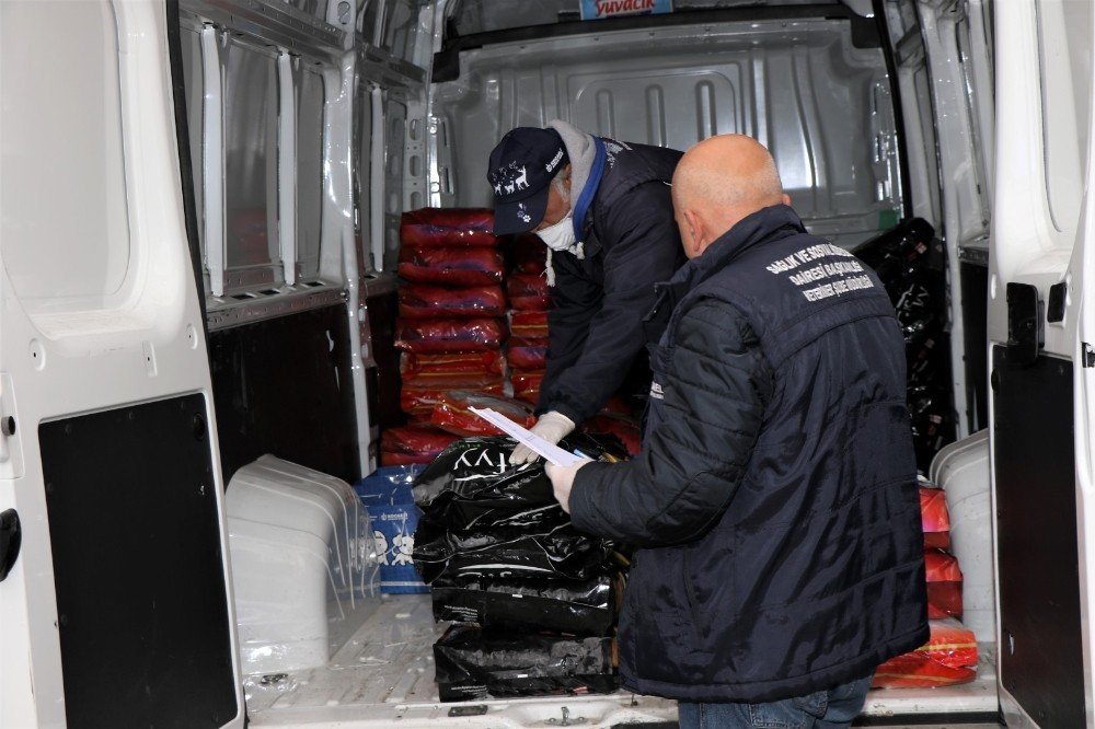 Kocaeli’de Sokak Hayvanları İçin 125 Ton Mama Alındı