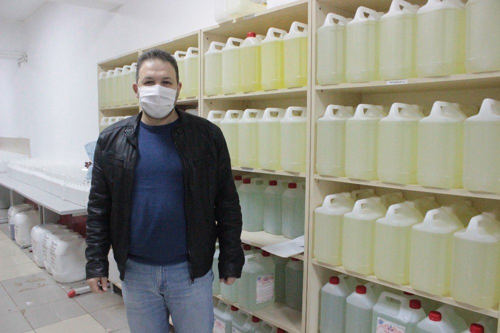 Bu Lisede Günde 25 Ton Dezenfektan Üretiliyor