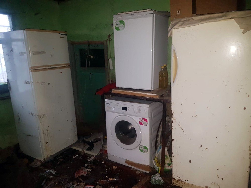 Boş Evden Bir Kamyon Çöp Çıktı