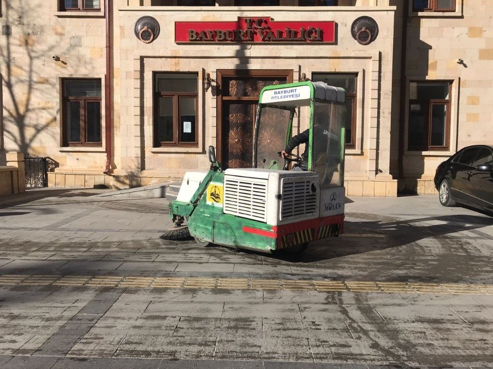 Bayburt’ta Cadde Ve Sokaklar Temizlendi