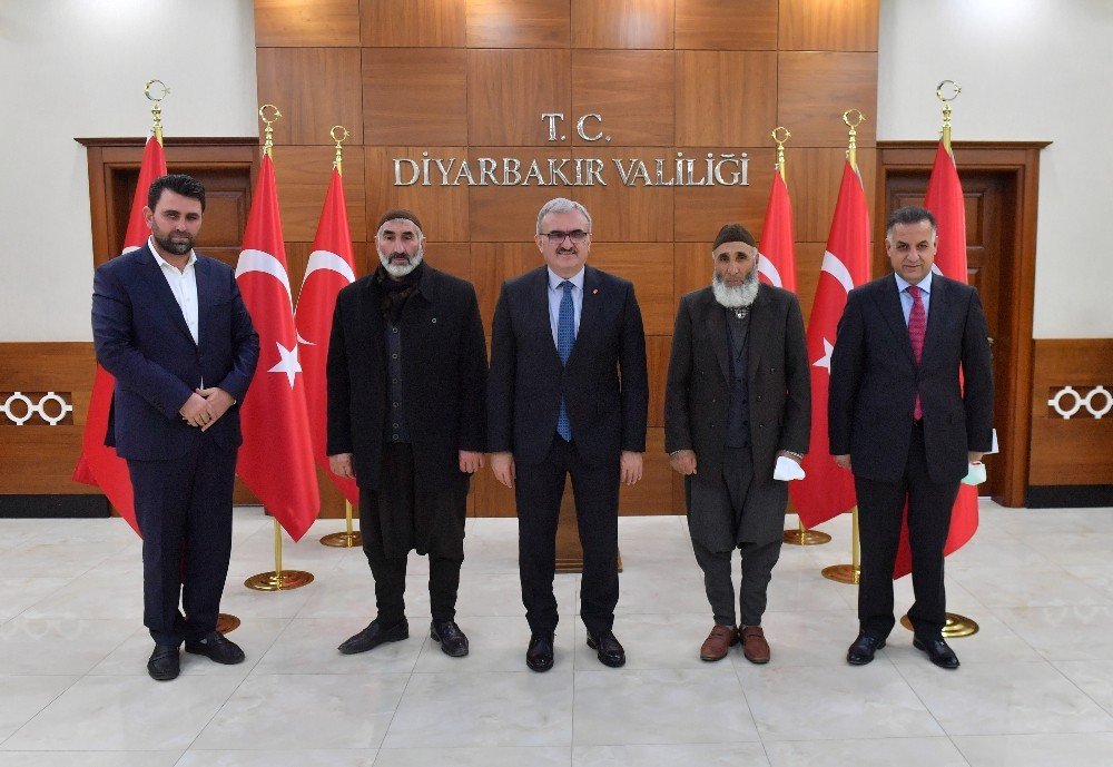 Diyarbakır Büyükşehir Belediyesi Çiftçilerin Yüzünü Güldürüyor