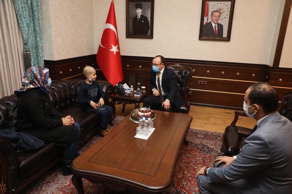 Cumhurbaşkanı Erdoğan’ın Tedavisini Üstlendiği Taha’ya Doğum Günü