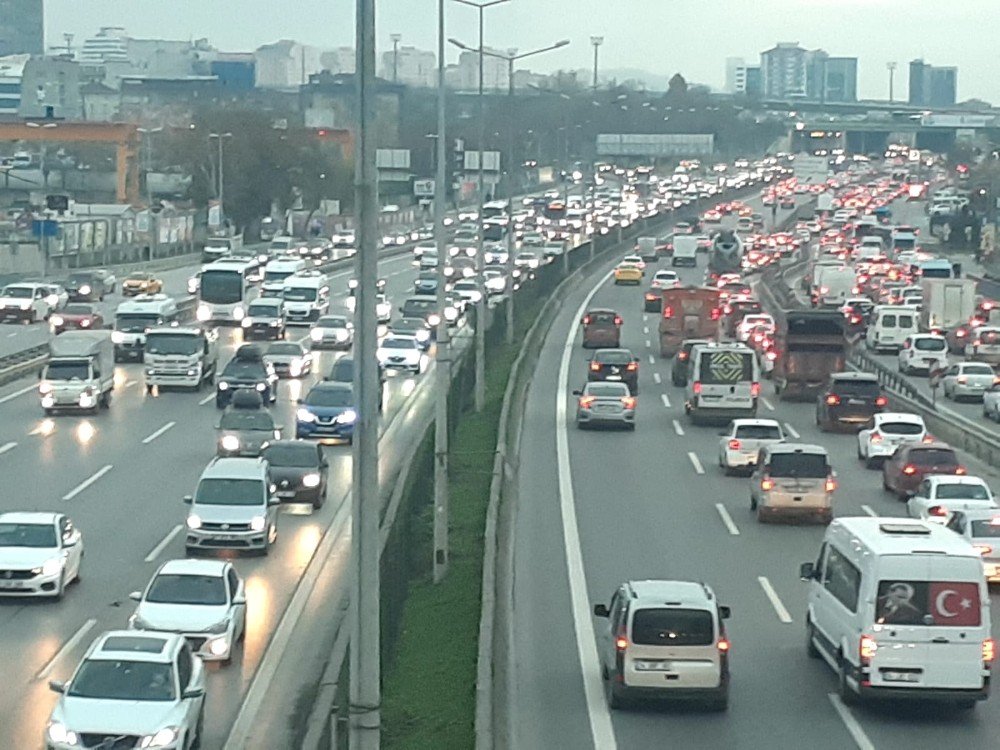 İstanbulda Kısıtlama Öncesi Trafik Yoğunluğu Rekor Seviyede