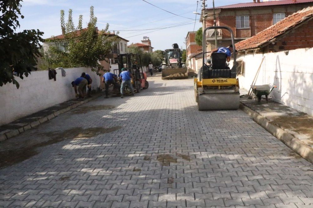 Gölmarmara’da 80 Bin Metrekare Kilit Parke Döşemesi
