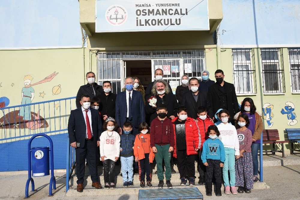 Köy Okullarına Giyim Ve Kırtasiye Desteği