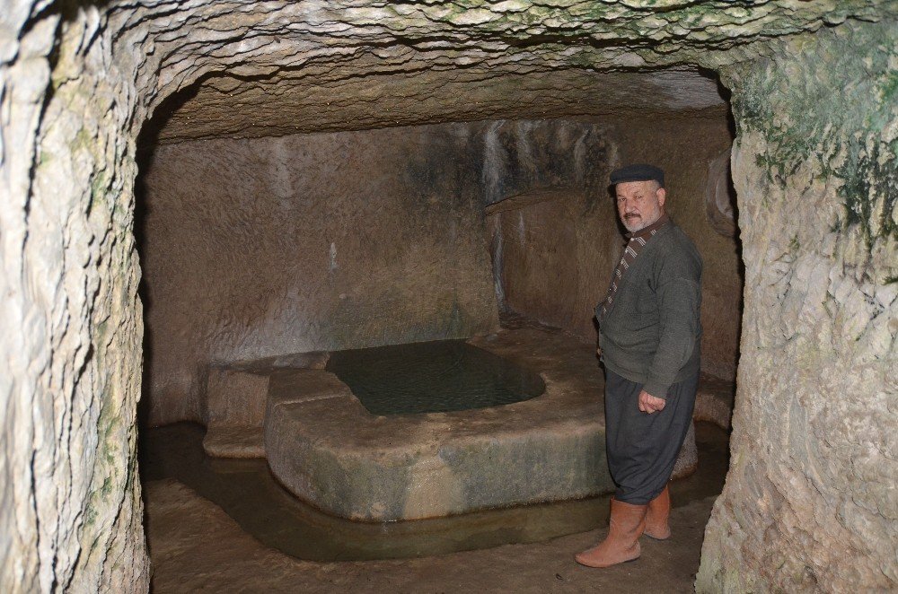 30 Yıldır Mağarada Yaşıyor