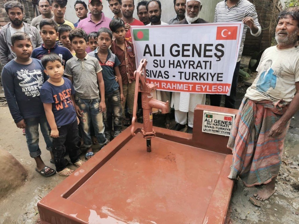 Sivaslı İş Adamından Bangladeş’te Üç Su Kuyusu