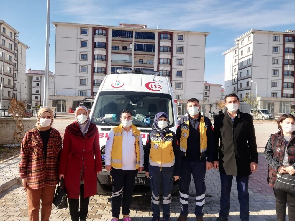 Suluovalı Ak Kadınlardan Sağlıkçılara Özel İkram