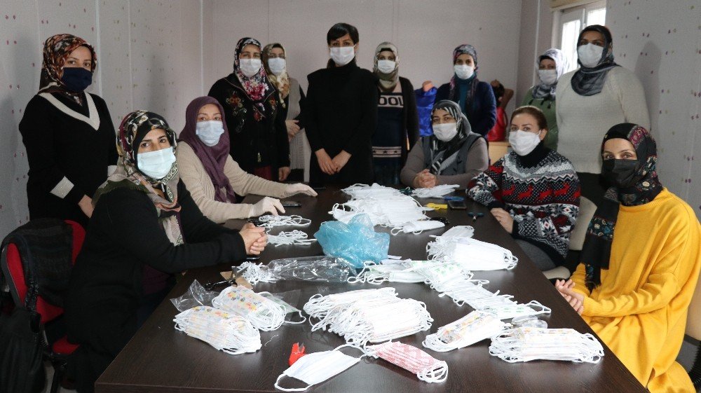 Hem Topluma Faydalı Oluyorlar Hem Aile Bütçelerine Katkı Sağlıyorlar