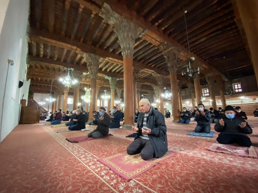 7 Asırlık Cami Yıllardır Dimdik Ayakta