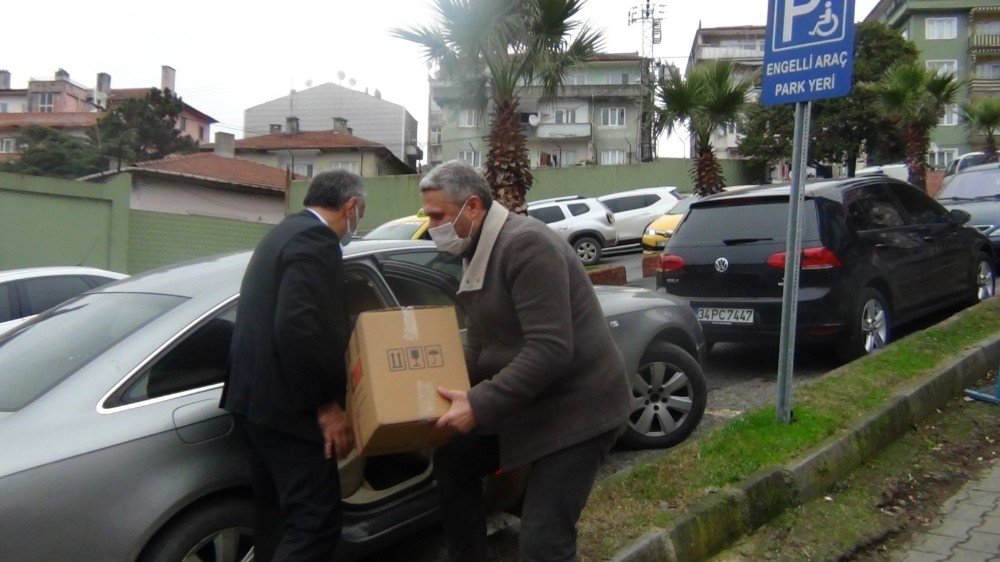 İhtiyaç Sahipleri İçin Kızılay’a 25 Koli Gıda Yardımı Yaptı