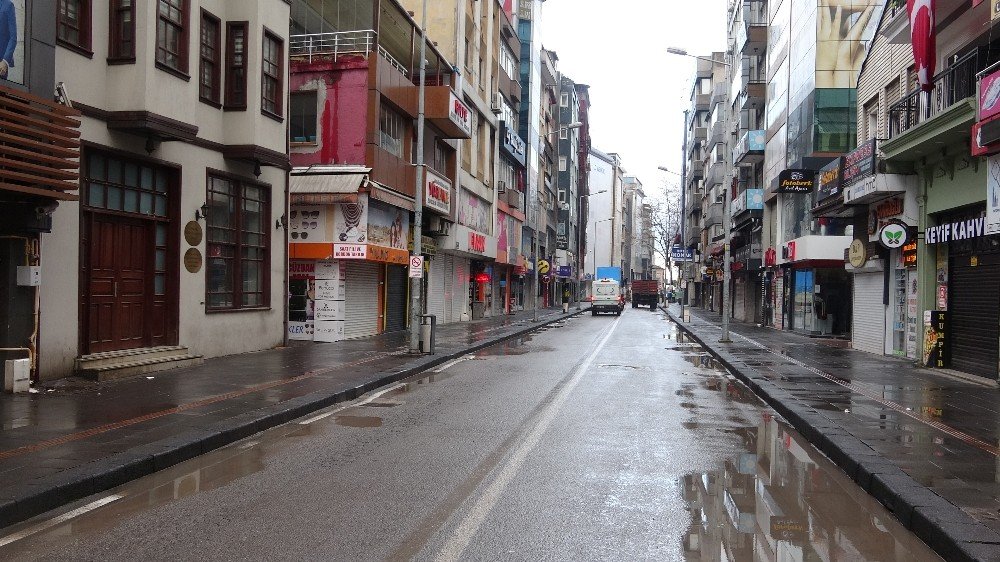 Zonguldak’ta Cadde Ve Sokaklar Boş Kaldı