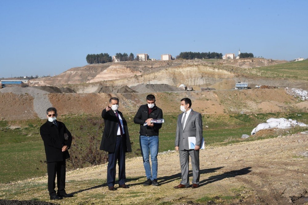 Vali Çuhadar Tütün İşletme Tesisi Arazisinde İncelemelerde Bulundu