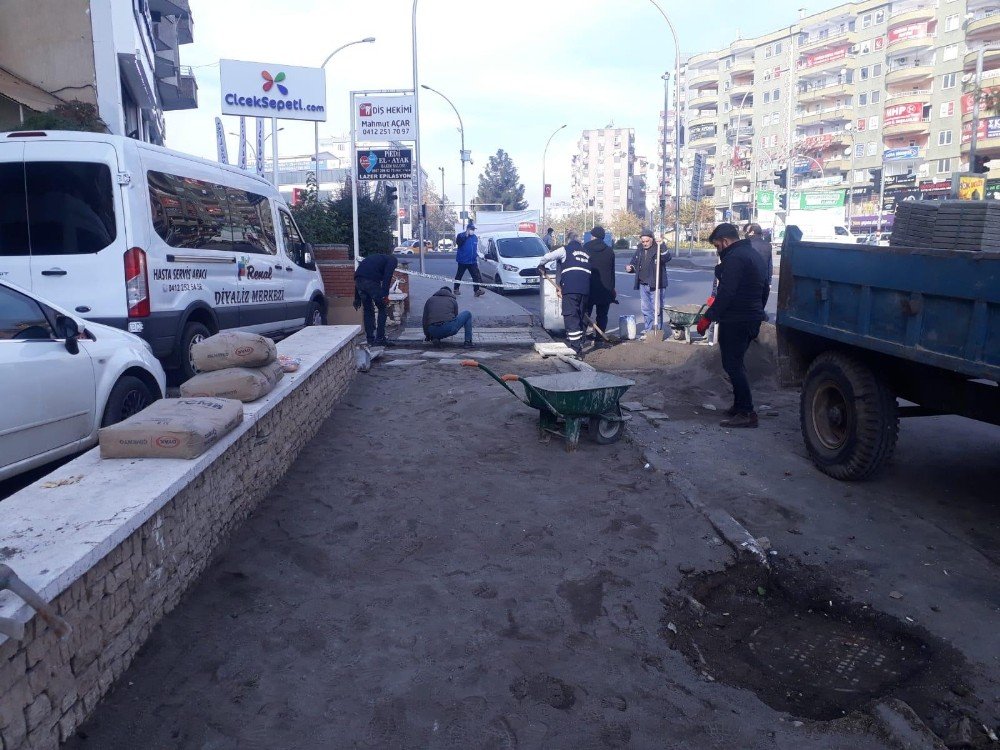 Bağlar’da Bozulan Parke Taşları Yenileniyor
