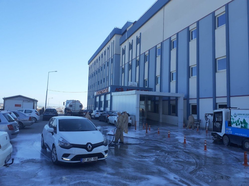 Sokağa Çıkma Kısıtlamasında Hastane Dezenfekte Edildi