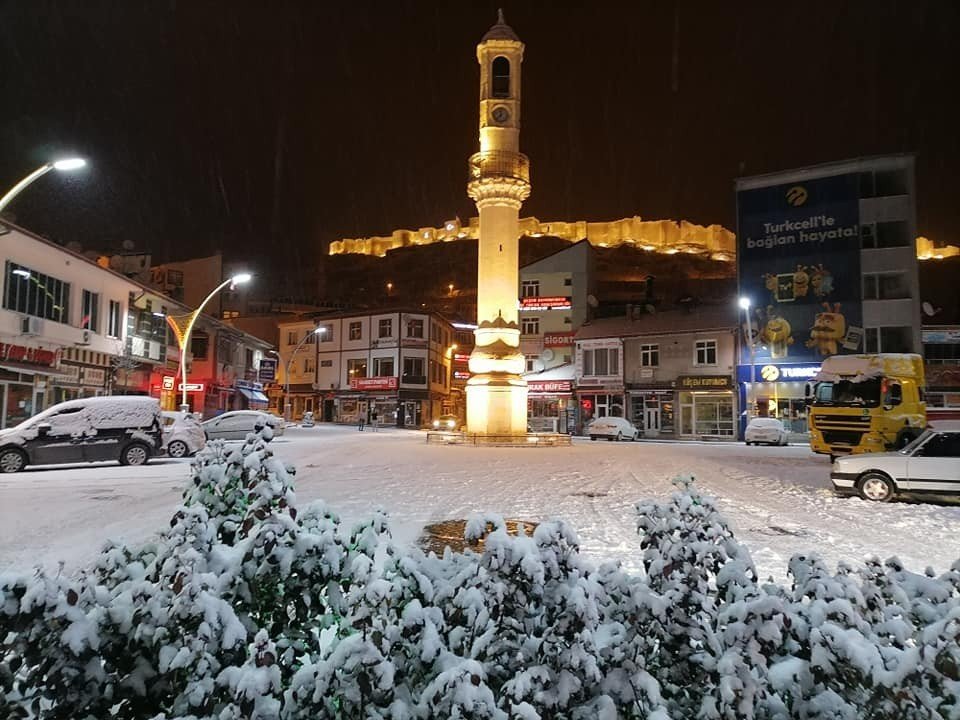 Bayburt’ta Kar Yağışı Etkili Oluyor