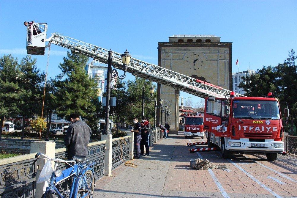 İtfaiyeden Köprü Üzerinde Tatbikat