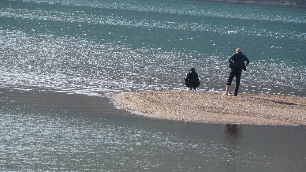 Dünyaca Ünlü Plaj Hafta Sonu İki Arkadaşa Kaldı