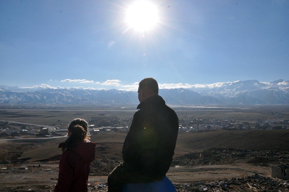 Yüksekova’da Yalancı Bahar