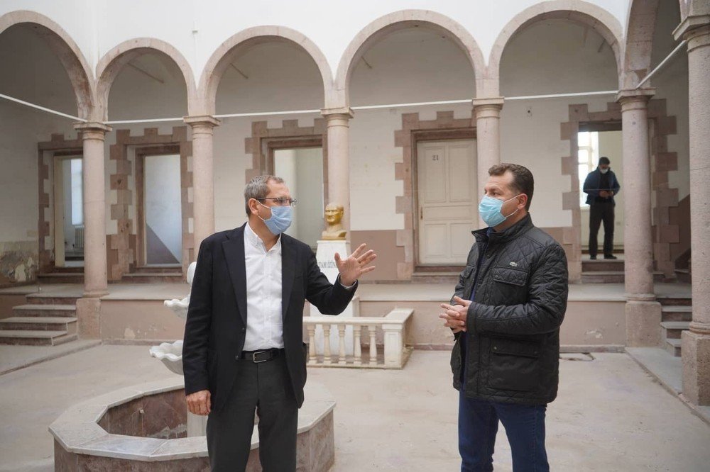 Ayvalık’ta Projeler İçin Başkan Ergin Ve Büyükşehir Belediye Başkanı Yılmaz El Ele