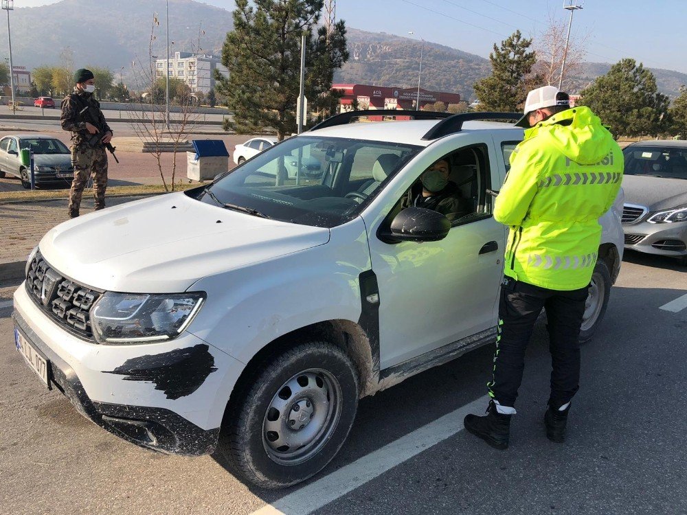 Afyonkarahisar’da Kısıtlamaya Uymayan 91 Kişi Hakkında İşlem Yapıldı