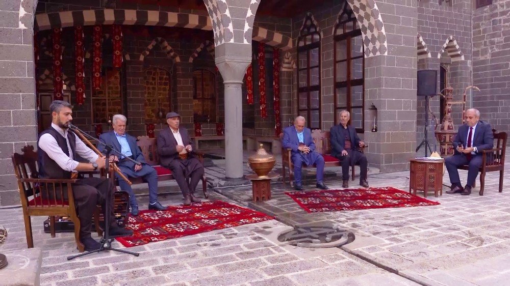 Dengbejler Dijital Konserle Vatandaşların Evine Misafir Oldu