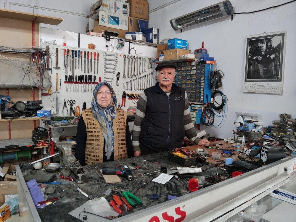 Sanayinin Fatma Ustası Eşini 21 Yıldır Yalnız Bırakmıyor