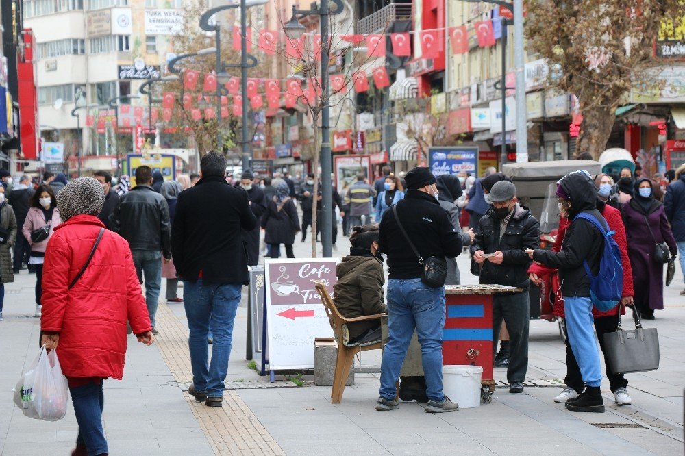 56 Saatlik Kısıtlama Sonrası Karabük’te Yine Aynı Tablo Yaşandı