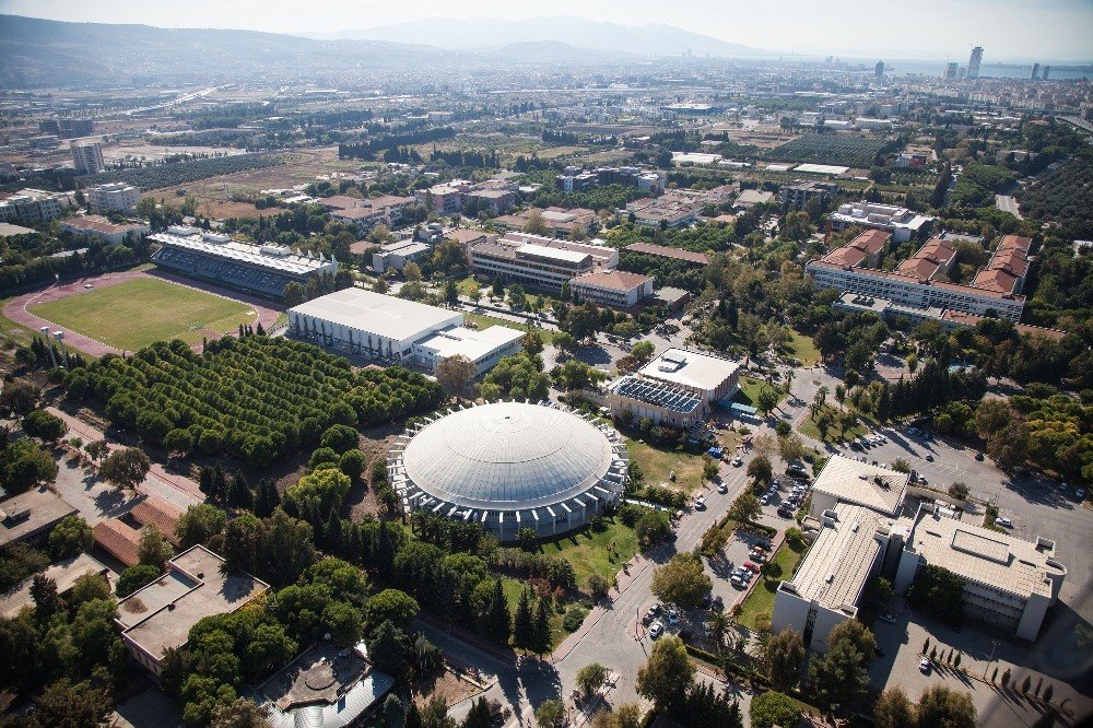 Ege, Akademi Tv İle Bilgi Birikimini Dünyayla Paylaşıyor