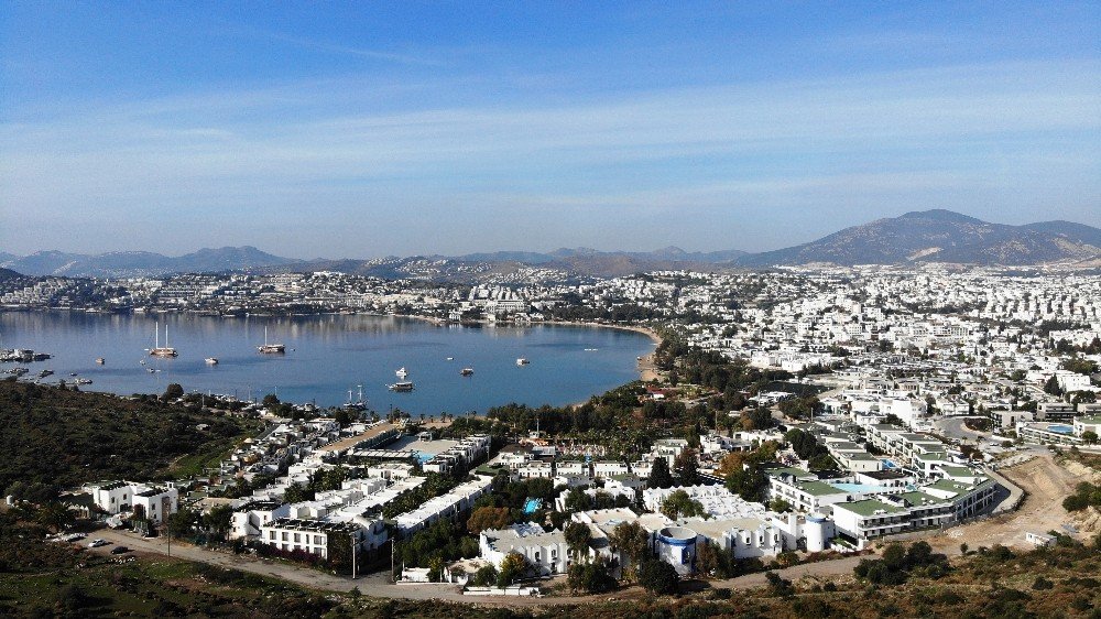 Yılbaşını Evde Geçirmek İstemeyenler Bodrum’a Akın Ediyor