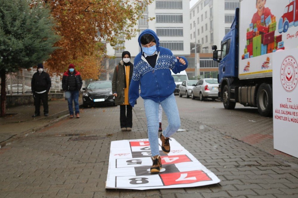 Hediye Karavanı Bingöl’de