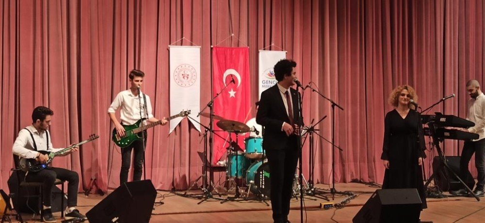 Anadolu Üniversitesi Genç Müzisyenlerin Yanında