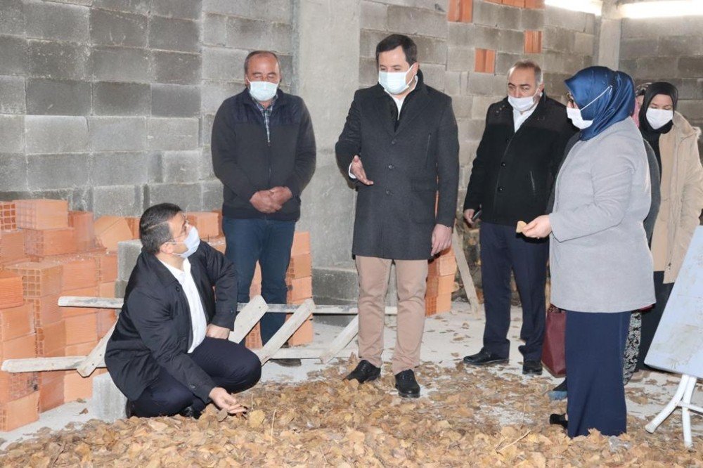 Yangında Evleri Tamamen Kül Olan Aileye 41 Bin Tl Destek Sağlandı