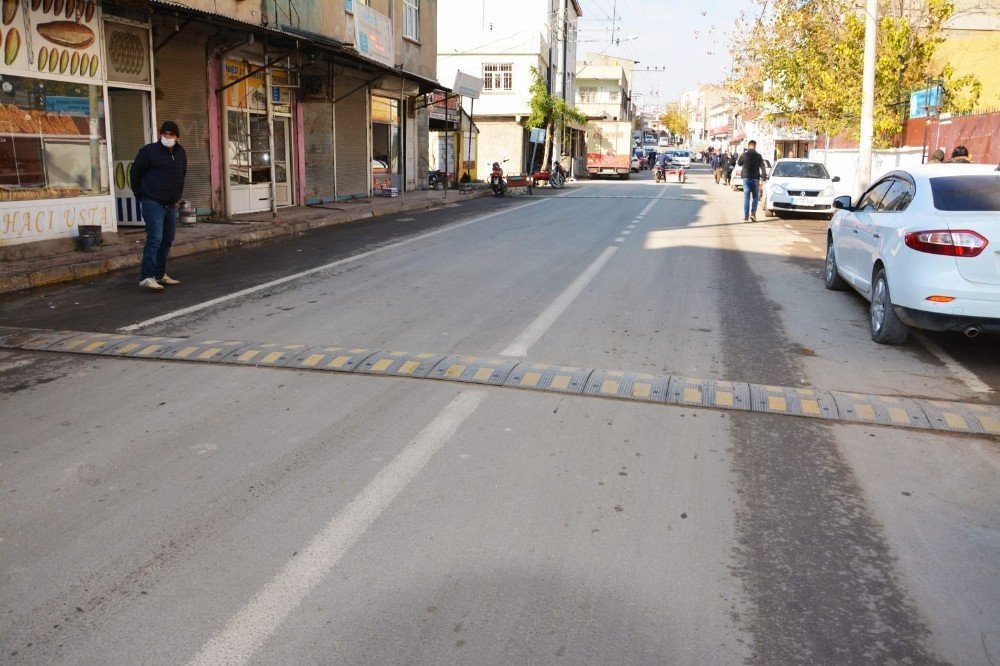 Ergani’de Hız Kesici Kasis Çalışmaları Başladı