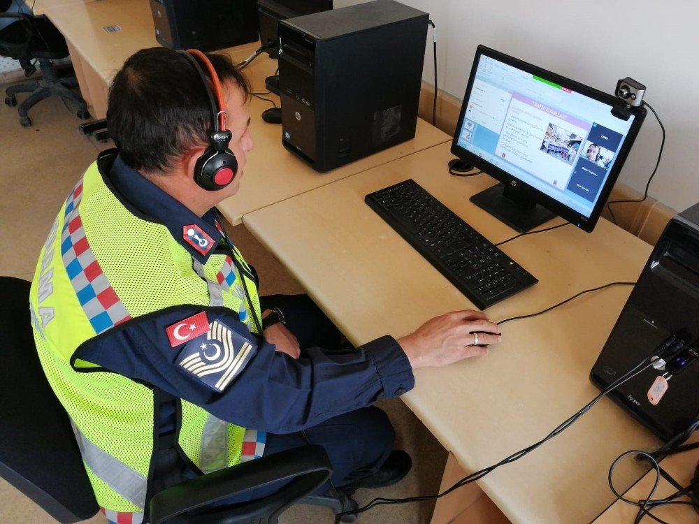 Jandarmadan Eba Üzerinde Öğrencilere Trafik Eğitimi