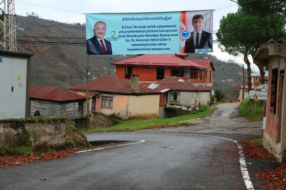 Chp’li Başkandan Ak Parti’li Başkana Afişli Teşekkür