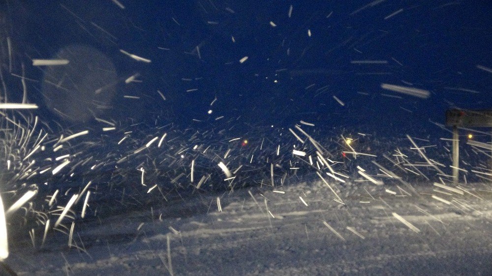 Ardahan’da Kar Ve Tipi Ulaşımı Aksatıyor