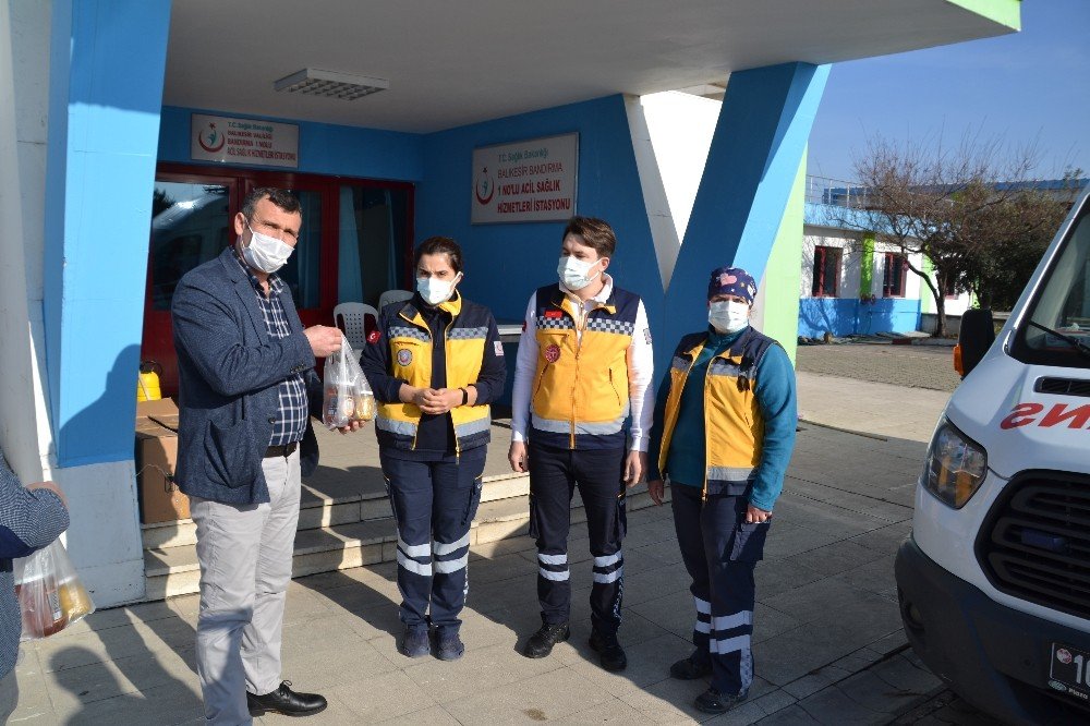 Arıcılardan 112 Acil Çalışanlarına Bal İkramı