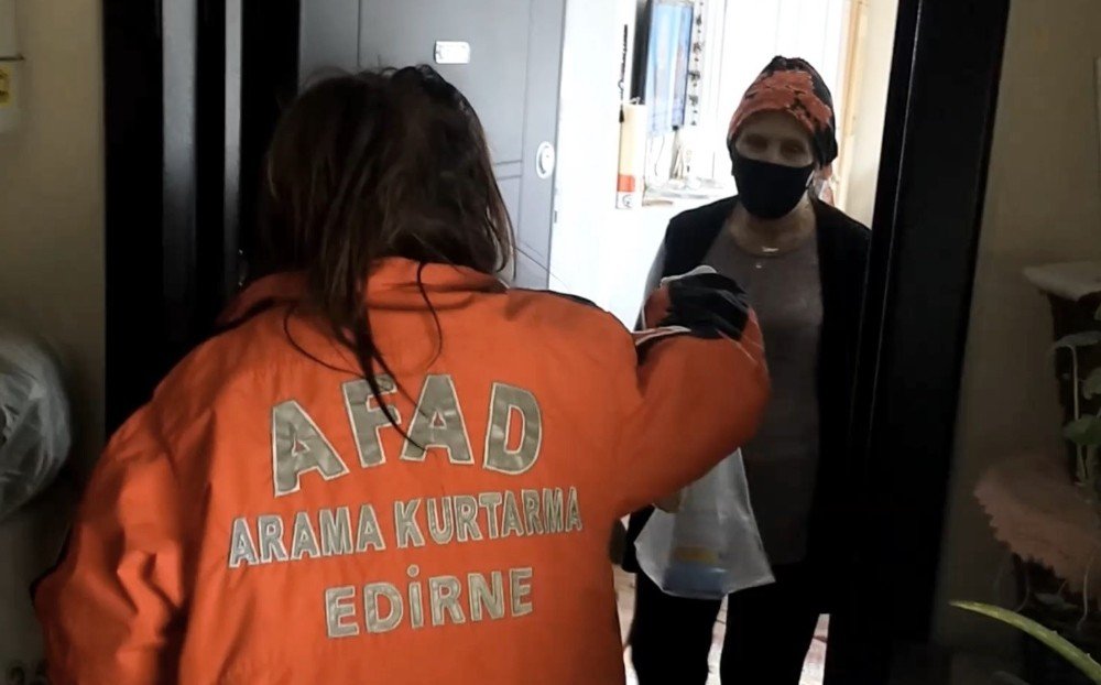Kapı Kapı Yardıma Koşuyorlar, ‘vefa’larıyla Gönülleri Isıtıyorlar